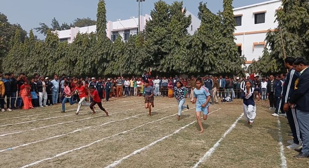 समस्तीपुर में जिला स्तरीय 'दक्ष' खेल प्रतियोगिता का शुभारंभ, जिले भर के हजारों छात्र-छात्रायें हुए शामिल 1 Screenshot 2023 01 28 15 57 21 92 92460851df6f172a4592fca41cc2d2e6 01