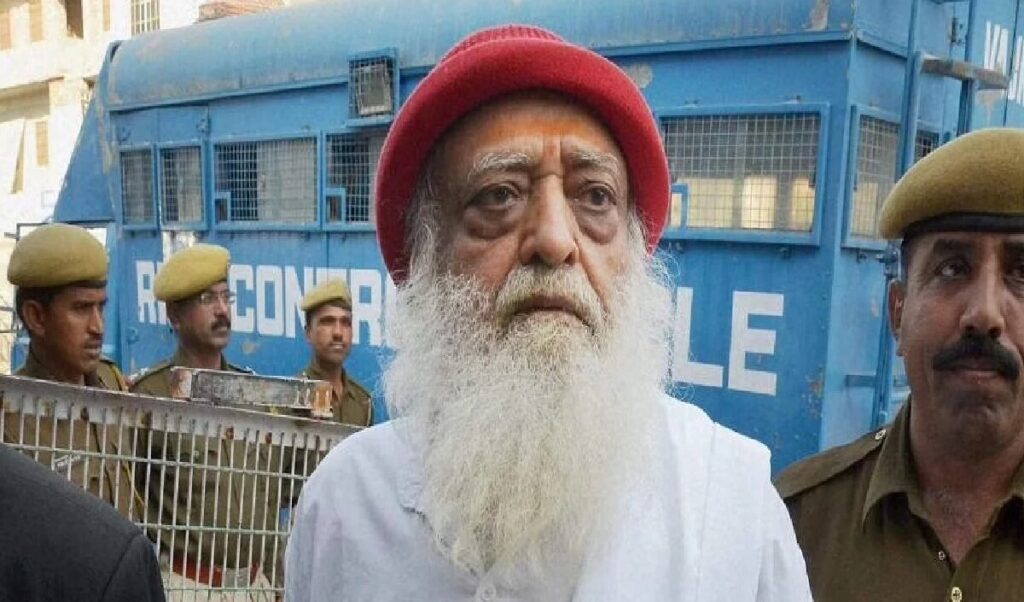 शिष्या से बलात्कार मामले में आसाराम दोषी करार, कोर्ट कल करेगा सजा का ऐलान 1 asaram large 1805 19