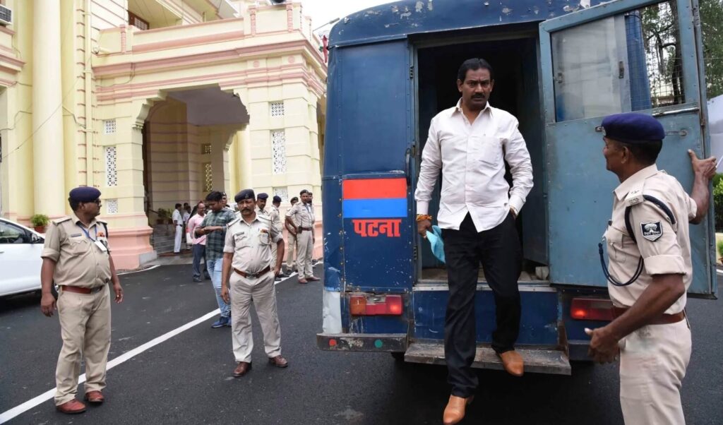 तो भाई को पुलिस के हवाले कर दूंगा, एम्स के CSO पर गोलीकांड में RJD विधायक रीतलाल ने दी सफाई 1 f2cfbdbe0c62eecdd8b7017b7b99c182 01