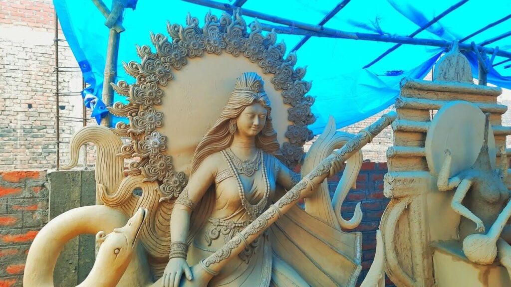 महंगाई के बीच अपने पुरुखों की कला को जीवंत रखने की कोशिश में जुटे हैं कुम्भकार, लागत के अनुरूप नहीं मिल रही कीमत 1 maxresdefault 02