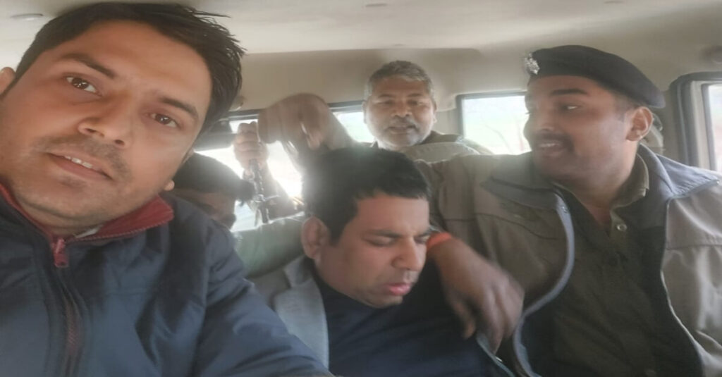 रिश्वतखोर लेखापाल को निगरानी ने दबोचा, ठेकेदार से 56 हजार घूस ले रहा था बिल पास कराने का 1 20230215 152332