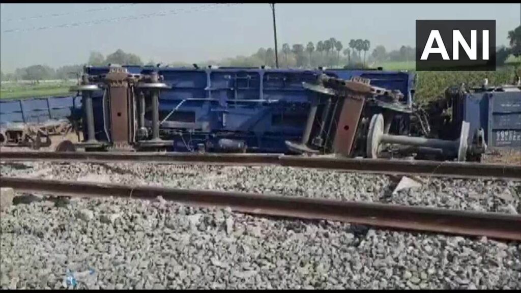 बिहार के रोहतास में मालगाड़ी के 13 डिब्बे पटरी से उतरे, ट्रैक पर रेल परिचालन बाधित 1 20230223 101359