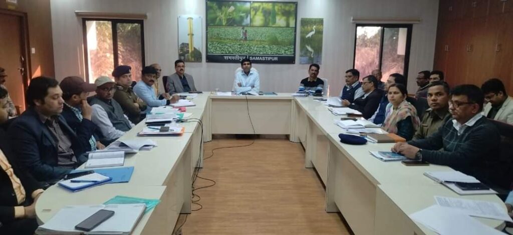 कल रविवार को होने वाले 68वीं BPSC संयुक्त (प्रारंभिक) प्रतियोगिता परीक्षा के आयोजन के संबंध में DM ने की समीक्षा 1 FB IMG 1676136062877