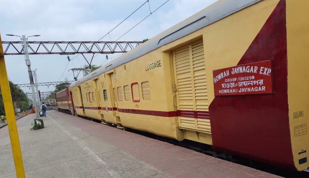 हावड़ा से जयनगर आ रही ट्रेन में डकैती, पिस्टल दिखाकर दिव्यांग कोच में यात्रियों से हुई लूटपाट 1 IMG 20220919 WA0002 01