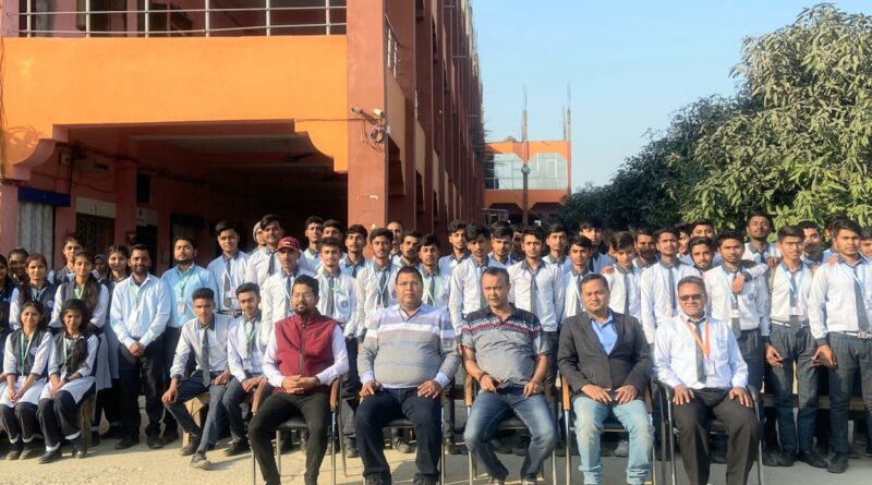 गुरूकुल सीनियर सेकेंड्री स्कूल में 10वीं कक्षा के विद्यार्थियों को दी गई फेयरवेल 1 IMG 20230209 WA0066