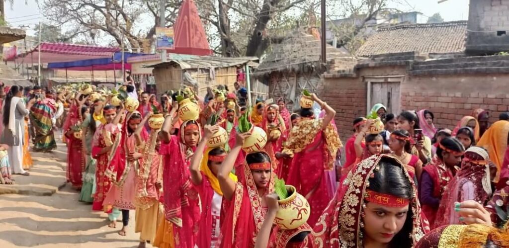 शिवलिंग की प्राण प्रतिष्ठा को लेकर निकली भव्य कलशयात्रा, हर-हर महादेव के नारों से गूंजा इलाका 1 IMG 20230217 WA0004 01