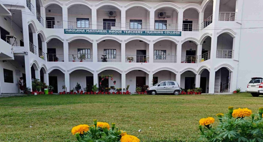 मौलाना मजहरुल हक टीचर्स ट्रेनिंग कॉलेज में DElEd नये सत्र के छात्र-छात्राओं का 'सत्र आरंभ कार्यक्रम' का आयोजन 1 IMG20221102143651 01