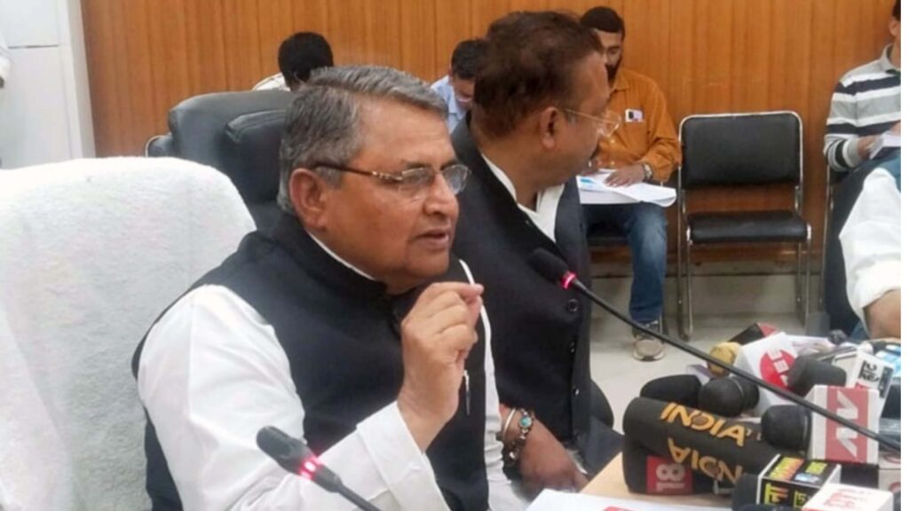 बिहार आर्थिक सर्वेक्षण 2021-22 पेश: वित्त मंत्री ने कहा- बिहार आर्थिक विकास में तीसरे नम्बर पर, केंद्र नहीं दे रहा पैसे 1 Picsart 23 02 27 14 42 51 640
