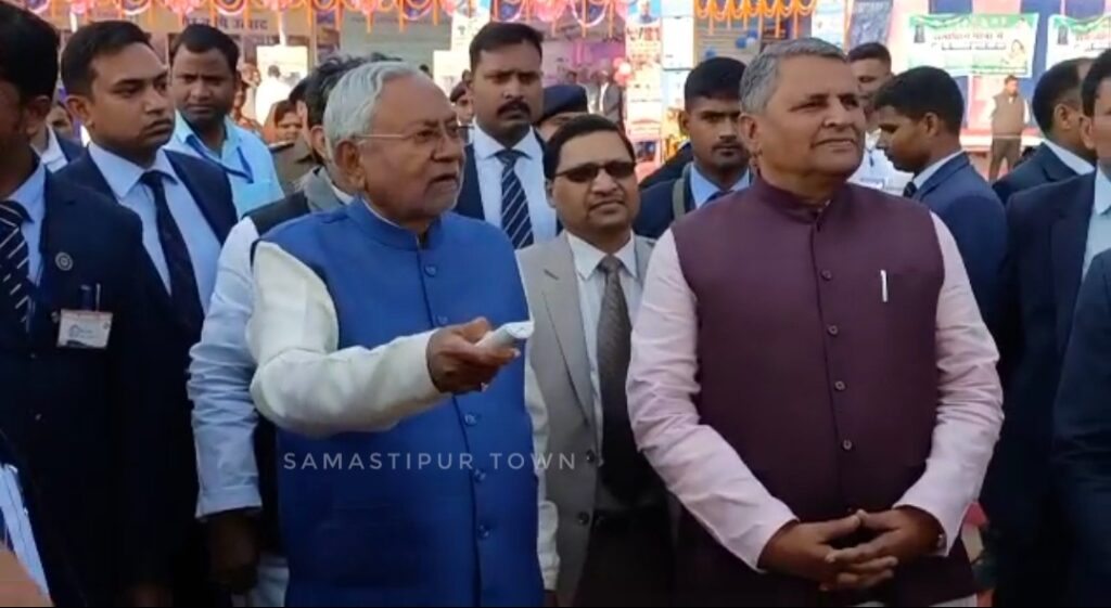 समाधान यात्रा पर पहुंचे सीएम नीतीश ने समस्तीपुर जिले भर के 221 योजनाओं का एक साथ किया शिलान्यास व उद्घाटन 1 Screenshot 2023 02 14 21 08 08 79 92460851df6f172a4592fca41cc2d2e6 01