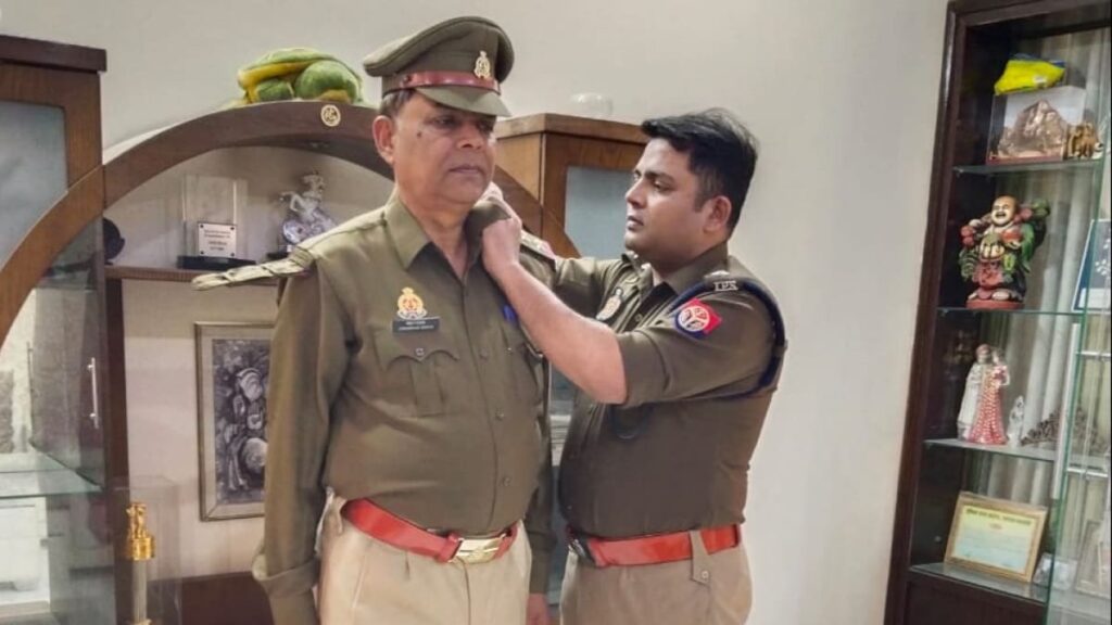 प्रमोशन के बाद सब इंस्पेक्टर बने पिता तो IPS बेटे ने बढ़ाए पापा के कंधों के सितारे 1 anoop singh sixteen nine