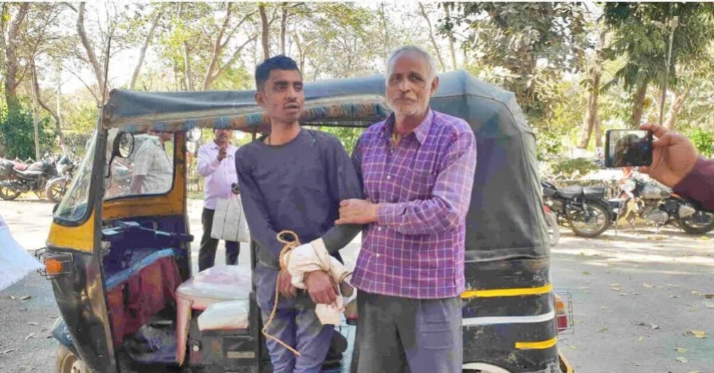 बिहार: पिता ने शराबी बेटे को किया पुलिस के हवाले, हाथ-पैर बांधकर SP के जनता दरबार में पहुंचा 1 20230303 181615