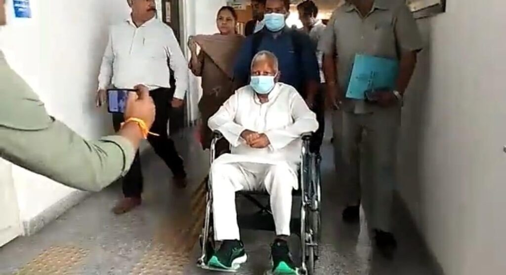 लालू परिवार को कोर्ट से बड़ी राहत, नौकरी के बदले जमीन मामले में लालू के साथ राबड़ी और मीसा को भी जमानत 1 20230315 120002