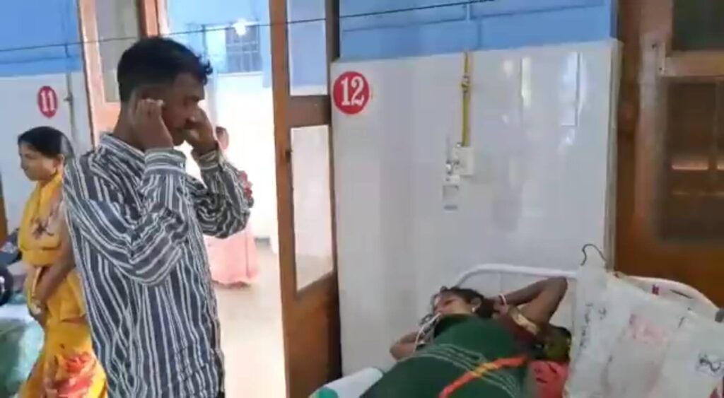 बिहार: आज के बाद नहीं पिएंगे दारू...अस्पताल में भर्ती पत्नी से पति ने कान पकड़ कर मांगी माफी 1 20230322172529