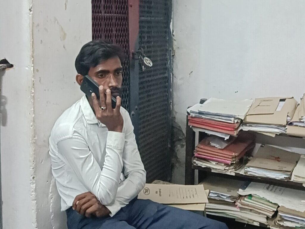 बिहार: ट्रेन यात्रियों से असली टीटीई बनकर वसूली करता था नकली TTE, ऐसे चढ़ा पुलिस के हत्थे 1 6ac8de15 e693 4566 9c52 a2ccd0ce6919 1679885308675 1