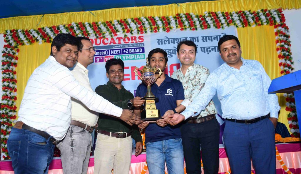 "एडुकेटर्स स्कॉलरशिप कम एडमिशन टेस्ट- 2023" में सफल बच्चों को किया गया सम्मानित 1 DSC 2349 01