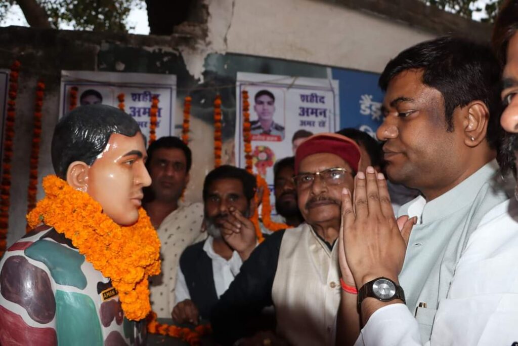 समस्तीपुर में VIP प्रमुख मुकेश सहनी ने शहीद अमन कुमार की प्रतिमा का किया अनावरण 1 FB IMG 1678633273870