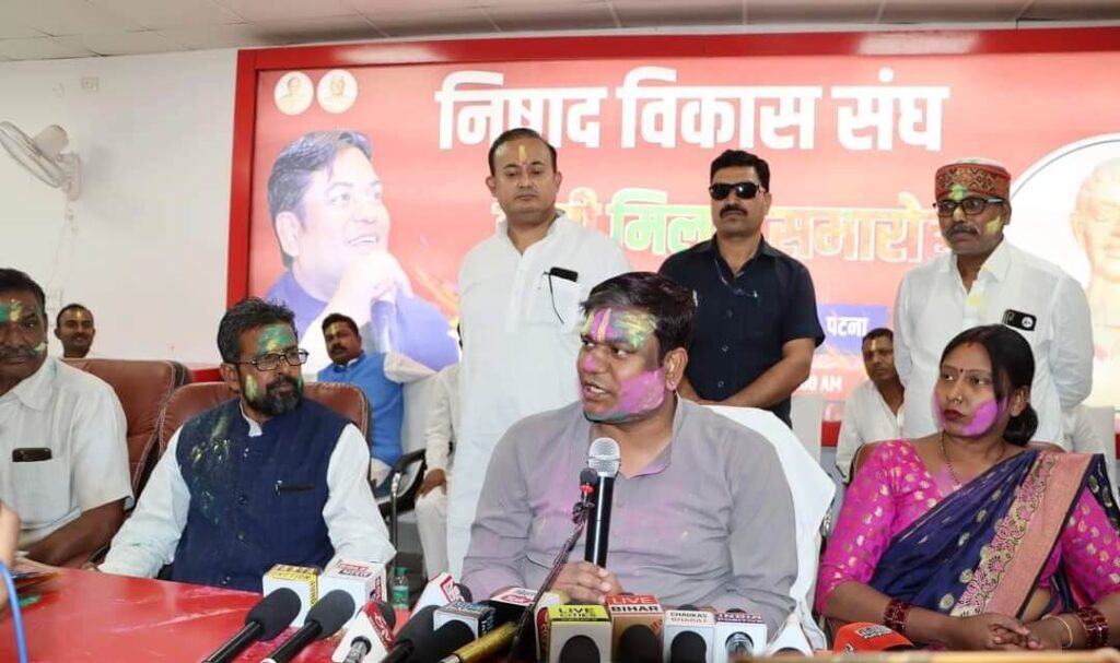 तमिलनाडु हिंसा : VIP ने जारी किया हेल्पलाइन नंबर, बोले मुकेश सहनी .. बिहारीयों की चिंता किसी को नहीं 1 IMG 20230302 WA0127 01