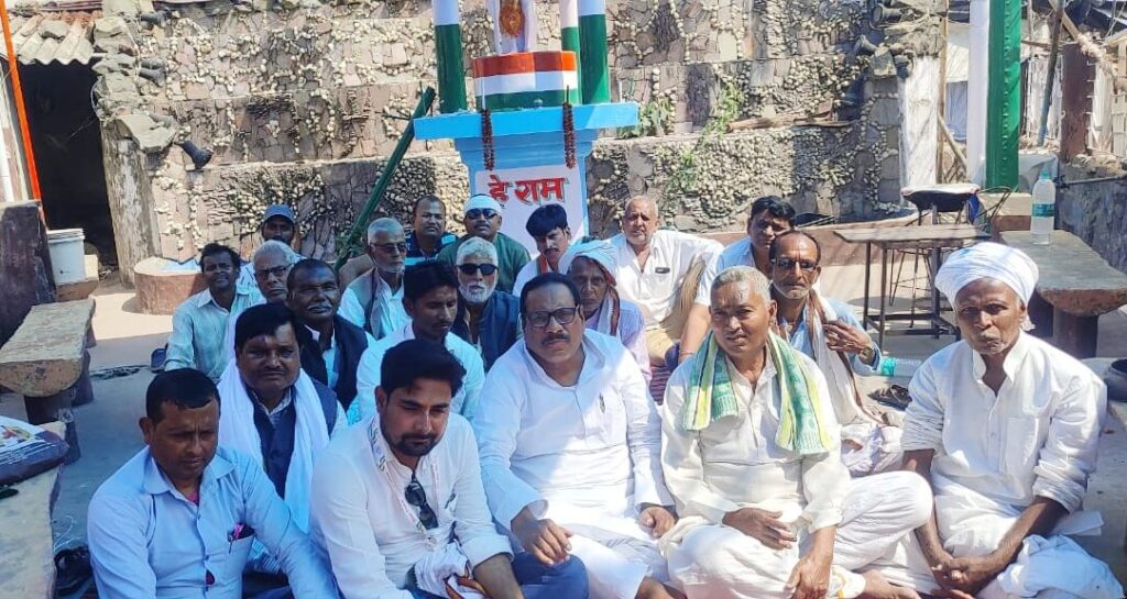 राहुल गांधी की सदस्यता रद्द होने पर समस्तीपुर में कांग्रेसियाें ने गांधी स्मारक पर दिया धरना 1 IMG 20230326 WA0083 01