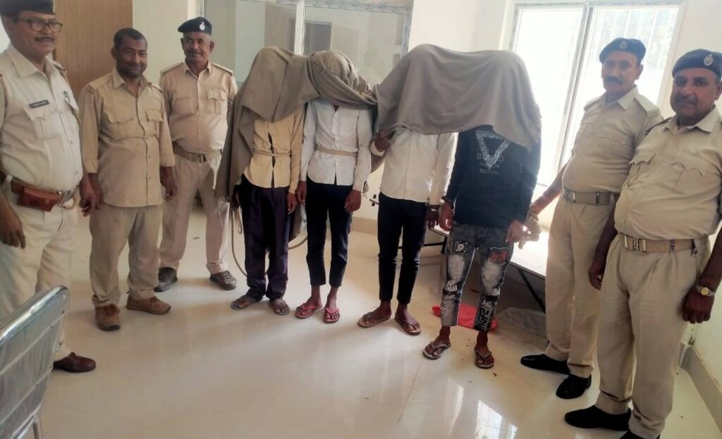 समस्तीपुर में वाहन जांच के दौरान देशी कट्टा के साथ दरभंगा के 4 युवक गिरफ्तार 1 IMG 20230329 WA0053 01