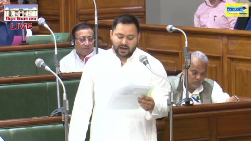 सदन में तेजस्वी यादव बोले-तमिलनाडु में बिहारियों पर हमला नहीं हुआ, बीजेपी ने कहा-चार्टर प्लेन से केक काटने जाने वाले को खुली चुनौती है 1 Picsart 23 03 03 12 54 48 067