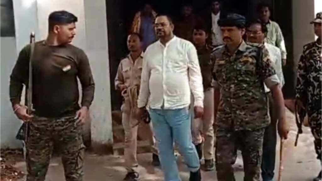 विभूतिपुर दोहरा हत्याकांड मामले में पूर्व विधायक रामबालक सिंह की कोर्ट में हुई पेशी, भेजे गए जेल 1 Picsart 23 03 10 21 55 31 951
