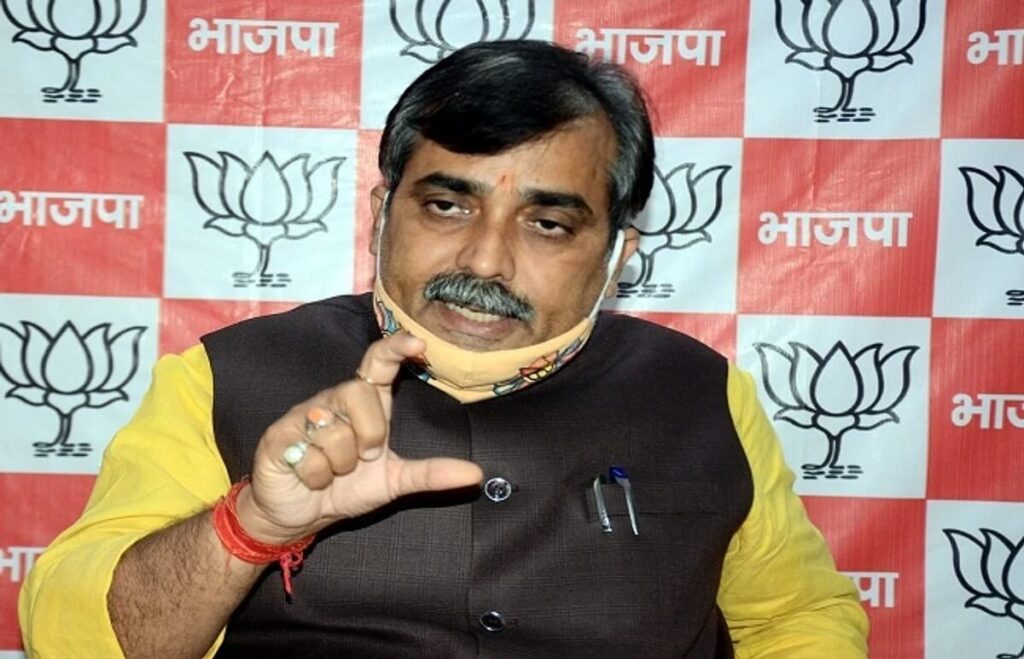 निष्कासन की धमकी पर विस अध्यक्ष के खिलाफ BJP ने खोला मोर्चा, बोले जीवेश मिश्रा- बिहारियों के लिए जान दे दूंगा 1 Prabhatkhabar2020 12111af32c 8159 44d2 8435 12e0ab14b62bHS 1 3 01