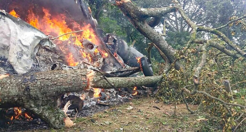 Arunachal Helicopter Crash: हेलिकॉप्टर में सवार दोनों पायलटों के मिले शव, चीन बॉर्डर के पास मिला था मलबा 1 Prabhatkhabar2021 12870d8f4c c2fc 471f 8cc1 f509312035f4CDS bipin Rawat helicopter crash 3 01