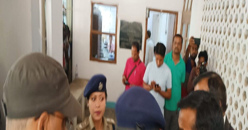 बिहार: कोर्ट कैंपस में पेशी के लिये आये कैदी की हत्या, दिनदहाड़े किया गोलियों से छलनी 1 WhatsApp Image 2023 03 28 at 4.53.44 PM 168000269716x9 1