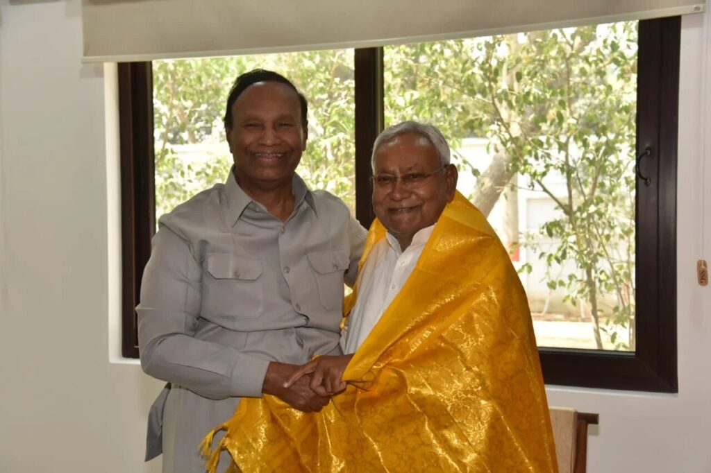 मुख्यमंत्री नीतीश कुमार से मिले डीएमके के वरिष्ठ नेता टीआर बालू, तमिलनाडु के हालात की दी जानकारी 1 nitish balu 1