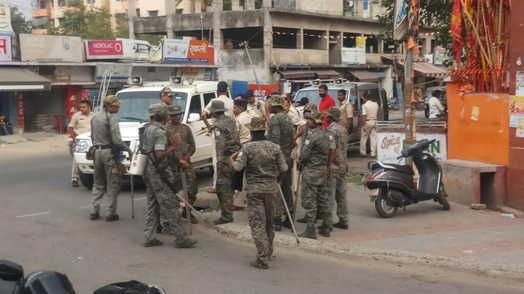 हिंसा के बाद जमशेदपुर में इंटरनेट ठप, 144 लागू; 60 से ज्यादा गिरफ्तारी 1 11 06 2022 security forces in jamshedpur 22793900 01