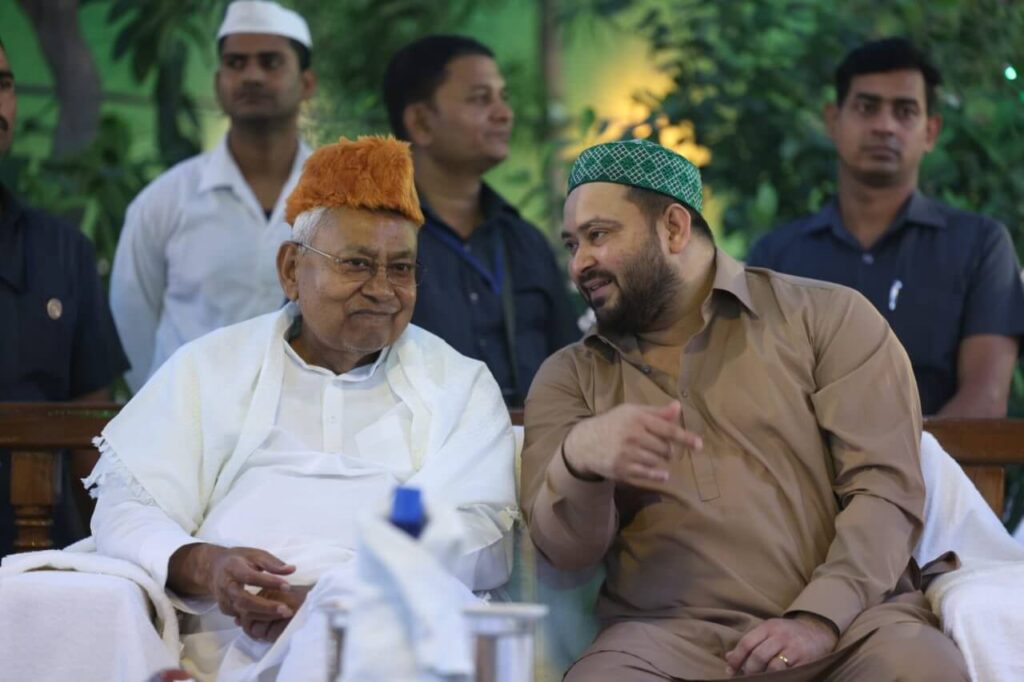 बापू का नाम लेते हैं, दिल में गोडसे को रखते हैं; नीतीश कुमार पर तेजस्वी का तीखा तंज 1 20230411 081154