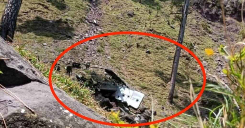 जम्मू-कश्मीर में बड़ा हादसा, खाई में गिरी सेना की एंबुलेंस, 2 जवान शहीद 1 20230429 165407