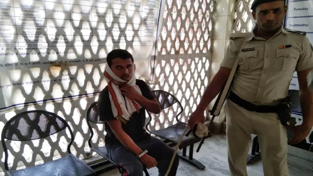 दलसिंहसराय उपकारा में दो बंदियों के बीच टीशर्ट उतारने के विवाद में जमकर चले लात-घूंसे, एक जख्मी 1 21 04 2023 samastipur 23391057 180996 01
