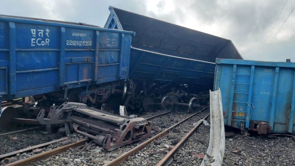 हादसे रोकने के लिए रेलवे का नया प्लान, आर्टिफिशियल इंटेलिजेंस से लैस कैमरों से ट्रेनों पर रहेगी नजर 1 21 09 2022 train accident 2 23086590 01
