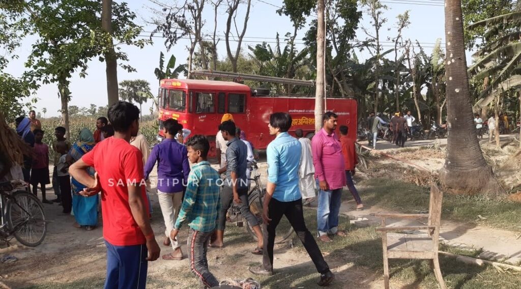 वारिसनगर में भीषण अगलगी कांड में 40 घर जलकर हुआ राख; एक व्यक्ति जिंदा जला, दर्जनभर मवेशी भी झुलसे 1 IMG 20230406 WA0104 01