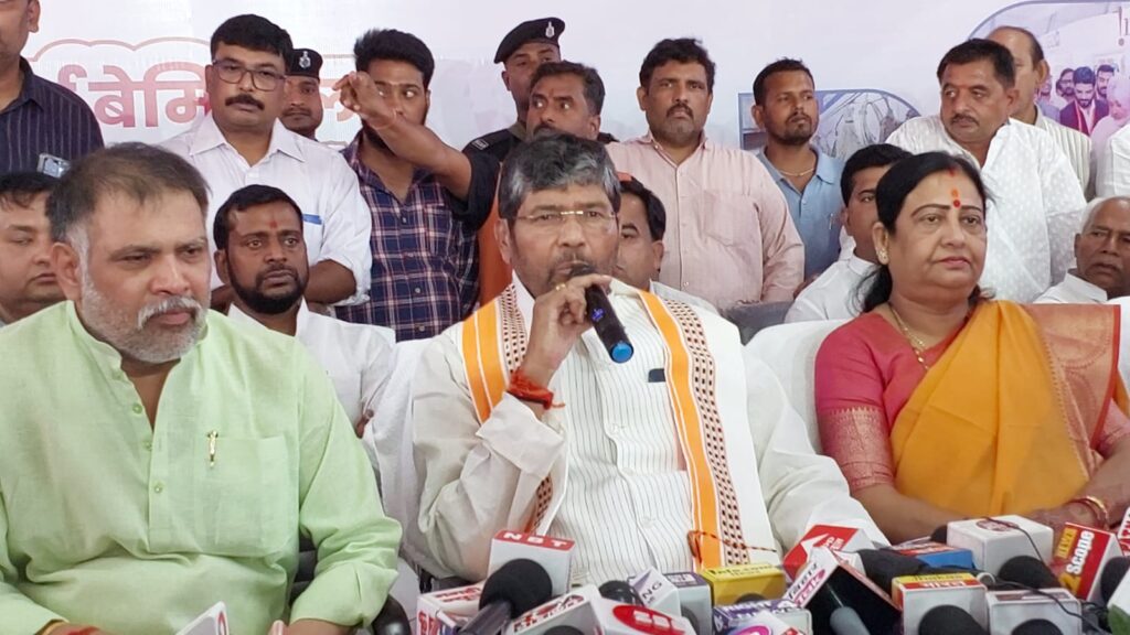 चिराग का नाम सुनते ही भड़क गए पारस, बोले ... जब उसने बोल दिया उसका खून अलग मेरा अलग, तो कैसे मेरा भतीजा 1 IMG 20230409 WA0025