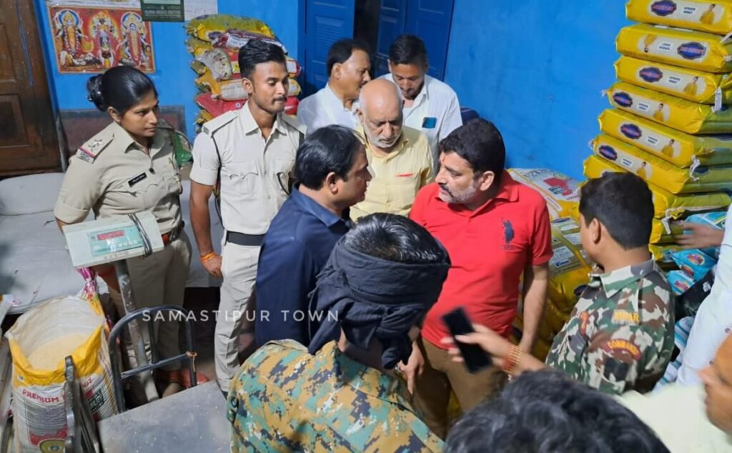 दलसिंहसराय में ब्रांडेड चावल का चल रहा था गोरखधंधा, कंपनी की शिकायत पर पुलिस ने जब्त किया 180 बोरा चावल 1 IMG 20230413 WA0090 01