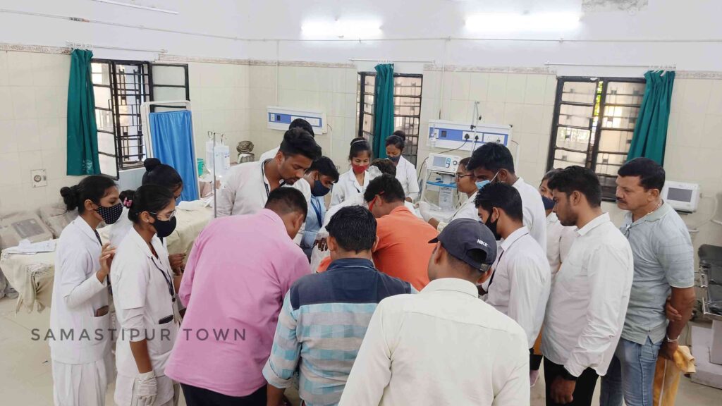 उजियारपुर में रसोई गैस रिफिलिंग के दौरान सिलेंडर फटा, कई लोग जख्मी; माइक्रो फाइनेंस कार्यालय में हुई घटना 1 IMG20230417160901 01
