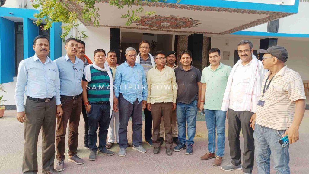 दरभंगा में दो रिश्वतखोर गिरफ्तार, निगरानी ने कार्यपालक अभियंता और AE को एक-एक लाख घूस लेते रंगे हाथो दबोचा 1 IMG20230420171224 01 01
