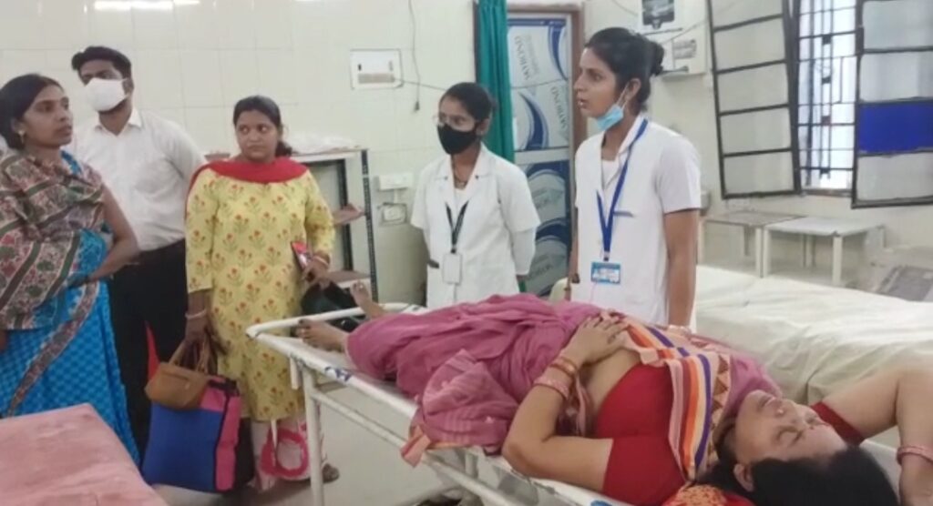 समस्तीपुर-दरभंगा पथ पर गोबरसिठ्ठा के पास गड्ढे में ऑटो पलटने से आधा दर्जन जख्मी 1 Screenshot 2023 04 16 05 47 56 38 92460851df6f172a4592fca41cc2d2e6 01
