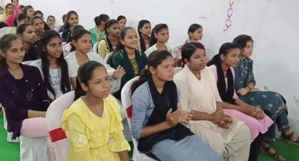 विभूतिपुर में गौरव शिक्षा सम्मान समारोह-2023 का आयोजन, मैट्रिक-इंटर परीक्षा में सफल छात्र-छात्राओं को किया गया सम्मानित 1 Screenshot 2023 04 18 09 07 07 70 92460851df6f172a4592fca41cc2d2e6 01
