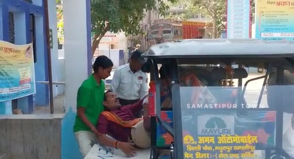 समस्तीपुर से दरभंगा जा रही बस से कंडक्टर गिरा, झिल्ली चौक के पास हुआ हादसा 1 Screenshot 2023 04 18 09 37 31 79 92460851df6f172a4592fca41cc2d2e6 01