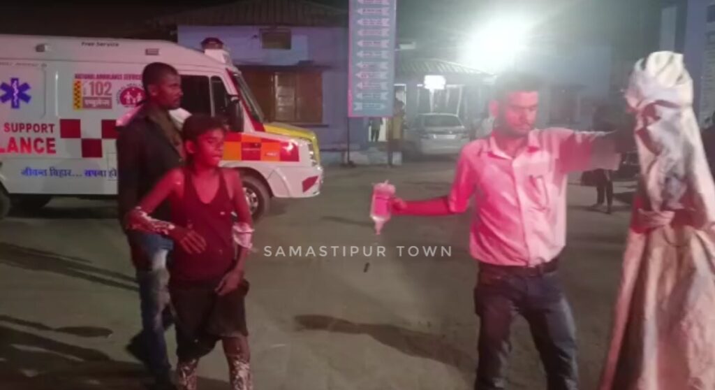 उजियारपुर के रायपुर में कुकिंग गैस से भड़की आग, बच्चे-महिला समेत आधा दर्जन लोग झुलसे 1 Screenshot 2023 04 21 23 15 12 43 92460851df6f172a4592fca41cc2d2e6 01