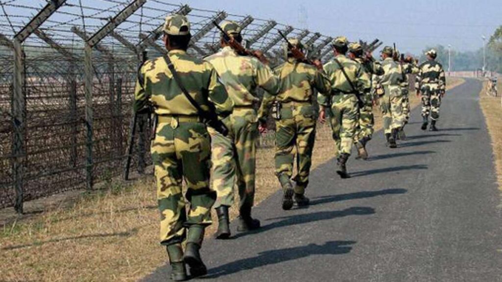 छत्तीसगढ़ के दंतेवाड़ा में बड़ा नक्सली हमला, IED विस्फोट में 11 जवान शहीद 1 members of the border secur 1660910573