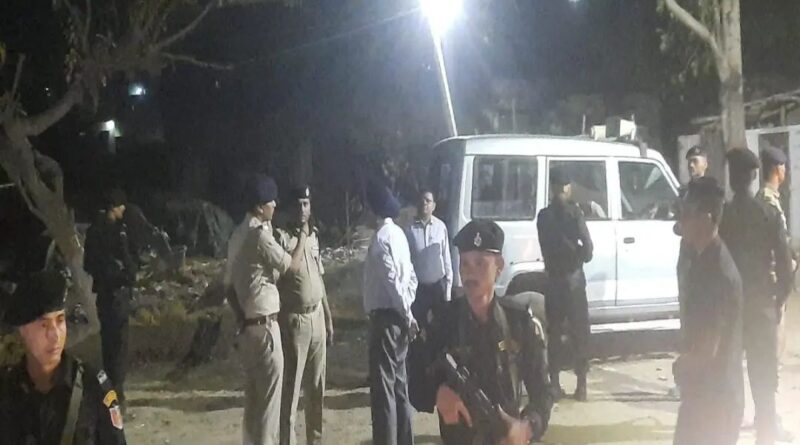 बिहार में दंगे के बाद एक्शन में DGP आरएस भट्टी, बिहारशरीफ में हिंसा प्रभावित इलाकों का लिया जायजा 1 n486505230168051679105332916e034f89e345732a25fd2f1fb67521f98f940f8b47a4c29916af3dc1f213