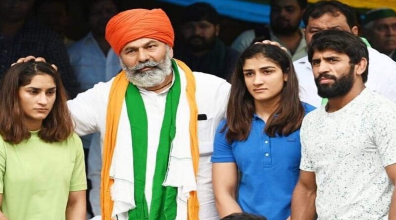 भूत उतारना पड़ेगा, जंतर-मंतर पर पहलवानों के समर्थन में बोले टिकैत- मिर्ची का इस्तेमाल करना पड़ता है 1 20230507 172017