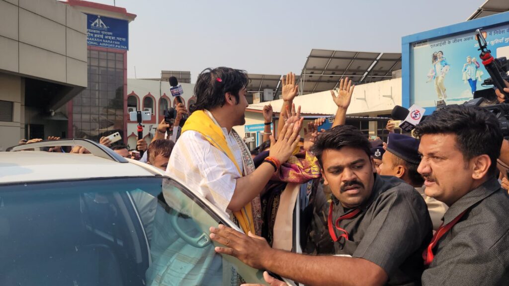 'हम हिंदू-मुस्लिम नहीं, हिंदू-हिंदू करने आए हैं..' बाबा बागेश्वर ने तेज प्रताप पर भी पटना में जानें क्या कहा 1 20230513 092959