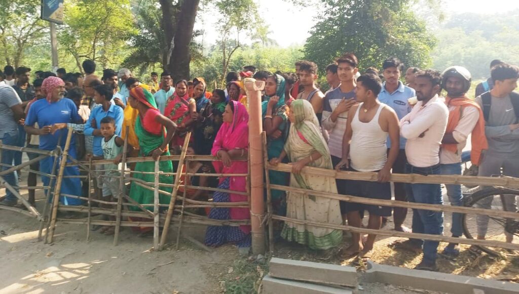 पटोरी में फंदे से लटकता मिला अधेड़ व्यक्ति का श'व, परिजन जता रहे हत्या की आशंका 1 IMG 20230512 WA0000