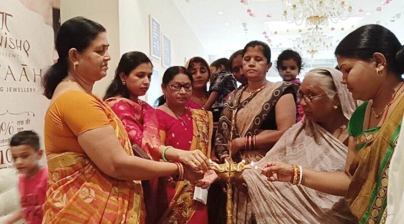 'तनिष्क' के समस्तीपुर ब्रांच में मनाया गया 'मदर्स डे', माताओं ने दीप प्रज्वलित कर किया कार्यक्रम की शुरुआत 1 IMG 20230514 WA0033 01