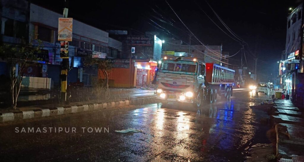 समस्तीपुर समेत 8 जिलों में आंधी-बारिश, तापमान में गिरावट, 30 जिलों में अलर्ट 1 IMG20230514221558 01 01